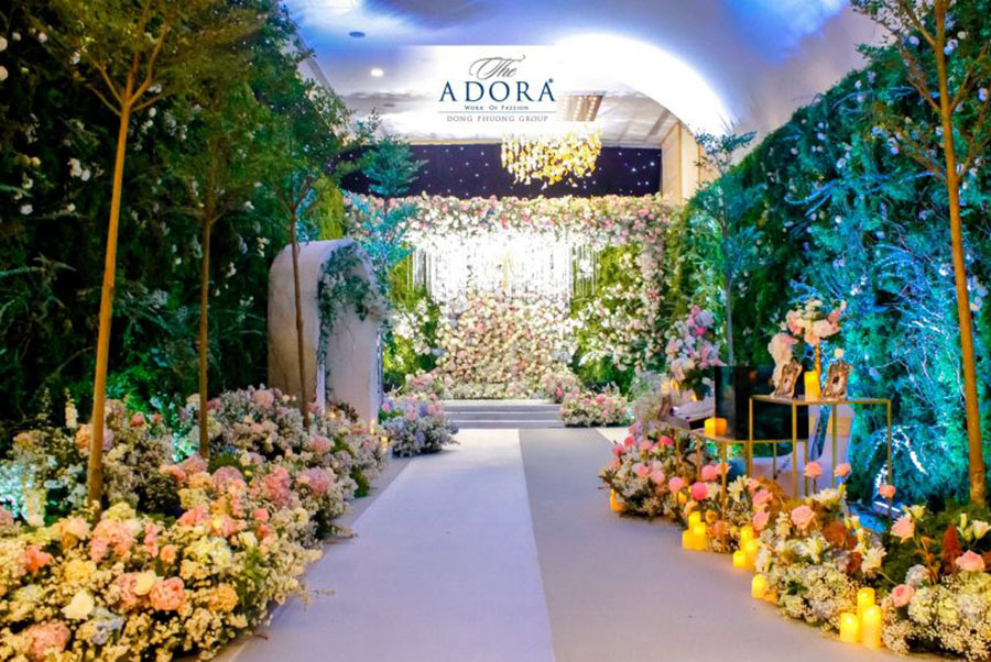 backdrop-trung-tam-tiec-cuoi-adora-